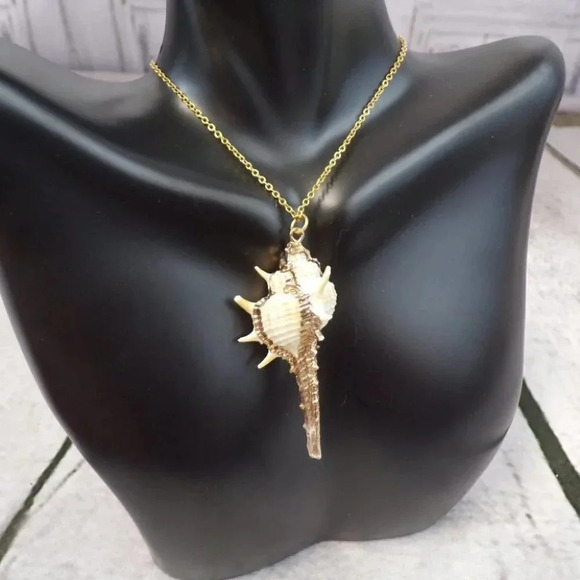 Spiked Golden Conch Shell Necklace - Picture 4 of 6